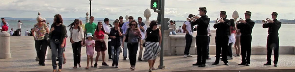 Ann-Marie LeQuesne stages events in public places that explore the social dynamics of groups.